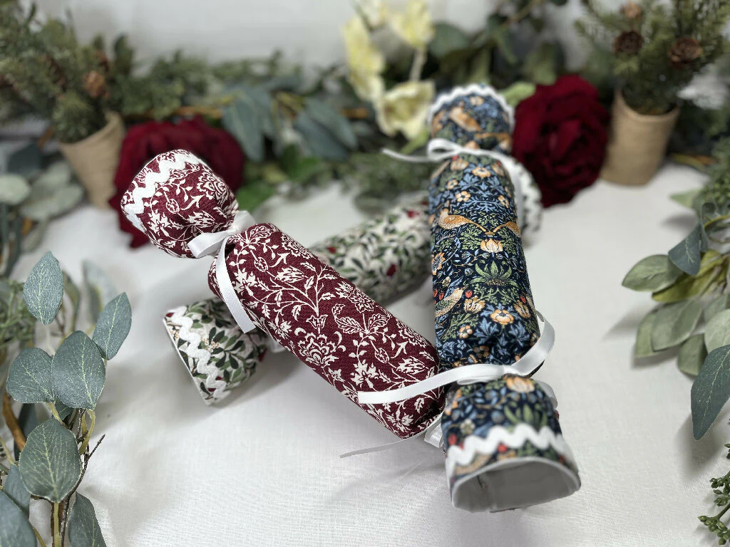 6 William Morris Luxury Reusable Fabric Christmas Crackers - Strawberry Thief and the V&A Collection - Image 4