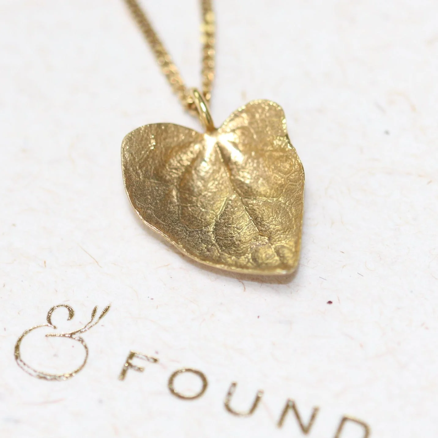 9ct Gold Ivy Leaf Pendant