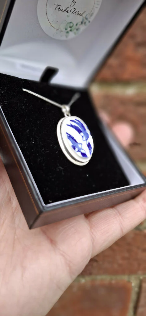Anniversary gift Love birds Willow pattern pendant - Image 14