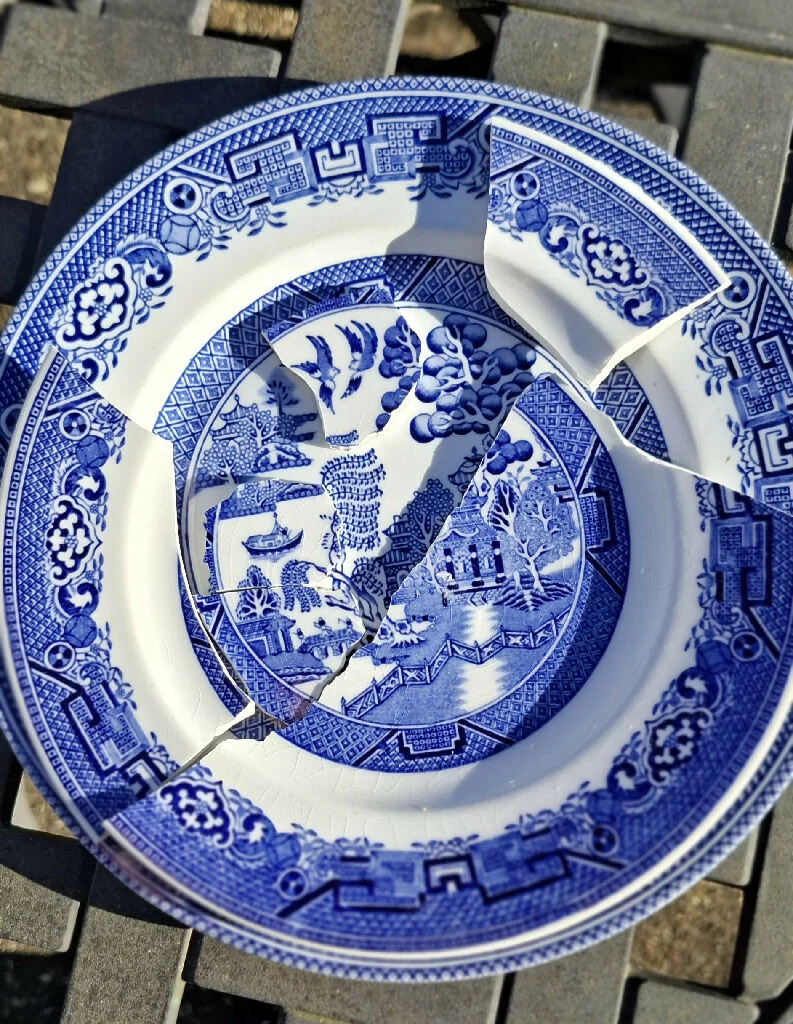 Anniversay gift Chinese Willow pattern junk boat broken china jewellery - Image 2