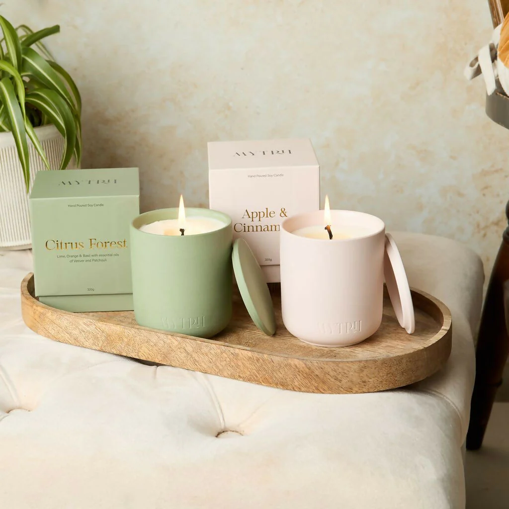Apple & Cinnamon - Large Ceramic Soy Candle (320g) - Image 3