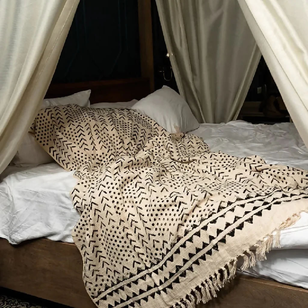 Black and White Pattern Throw Blanket - Image 6