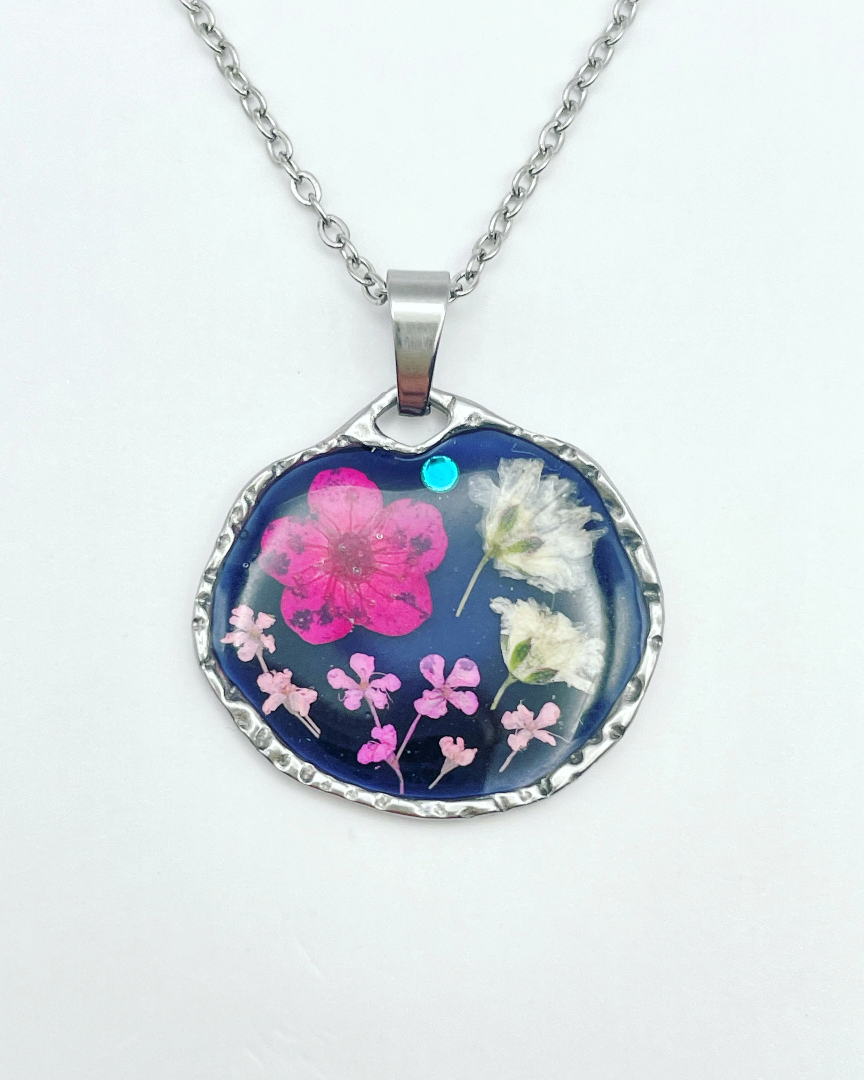 Black pendant necklace with pink and white flowers - Image 2