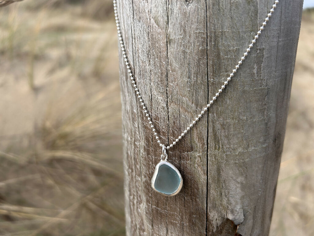 Blue seaglass necklace - Image 4