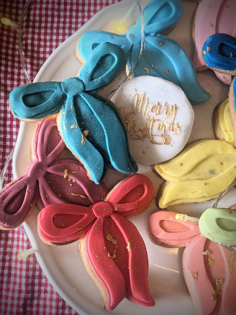 Box of 12 Hand Iced Personalised Christmas Bow Biscuit Box (individually wrapped)