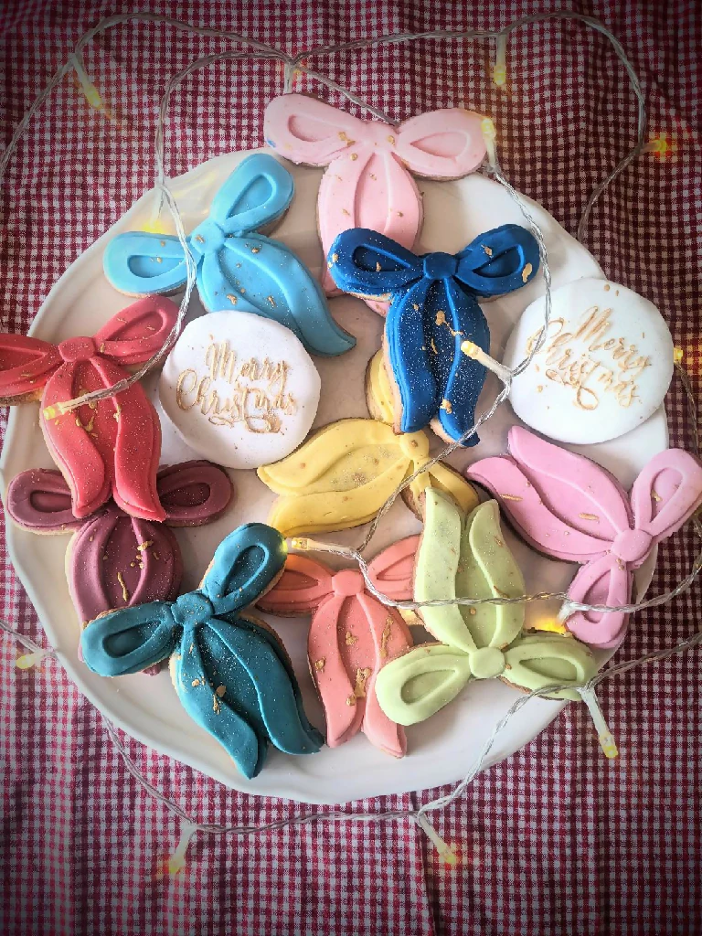 Box of 12 Hand Iced Personalised Christmas Bow Biscuit Box (individually wrapped) - Image 7