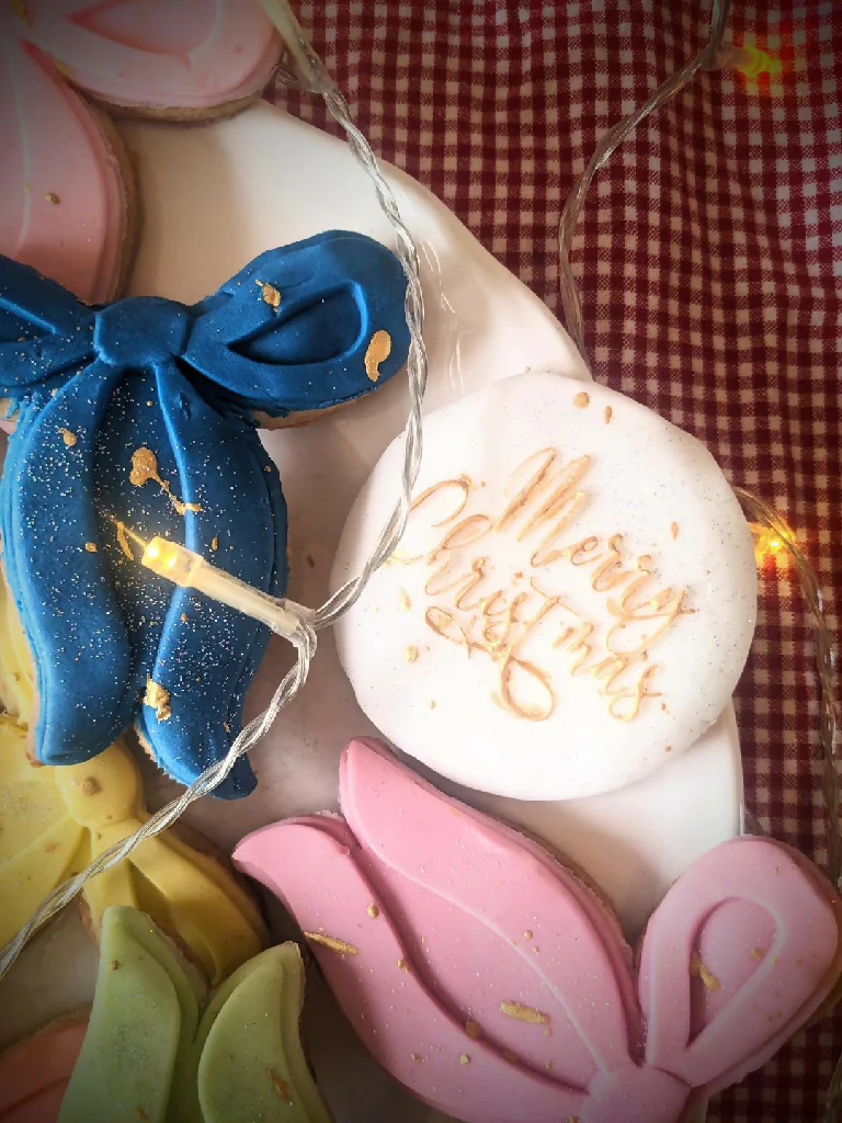 Box of 24 Hand Iced Personalised Christmas Bow Biscuits - Image 7