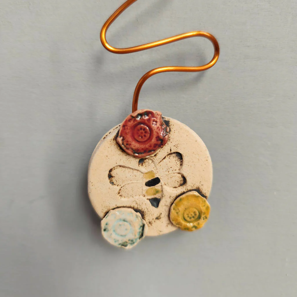 Bumblebees and Daisies Wall Clock with Pendulum - Image 3