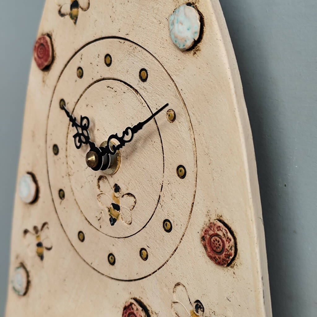 Bumblebees and Daisies Wall Clock with Pendulum - Image 5