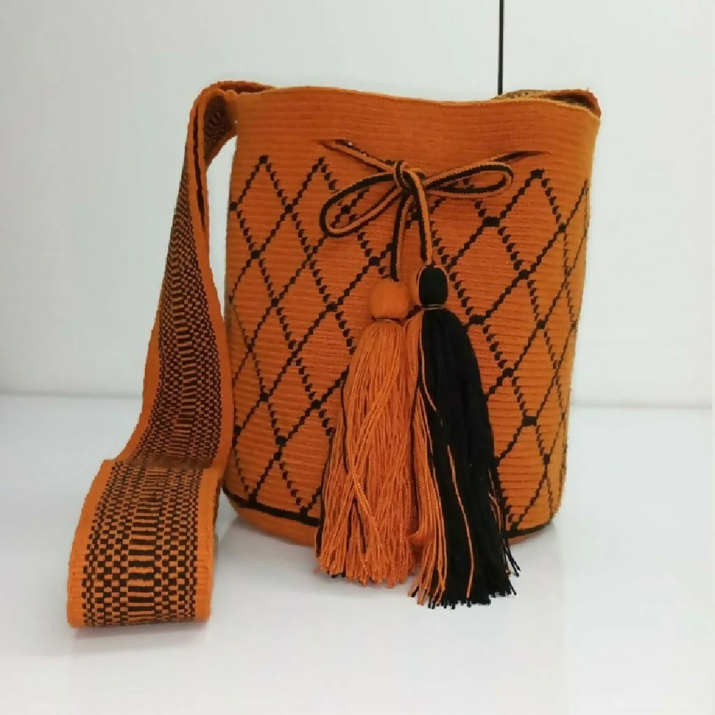 Traditional Handwoven Bags - Elegant Artisan Craftsmanship - Image 3