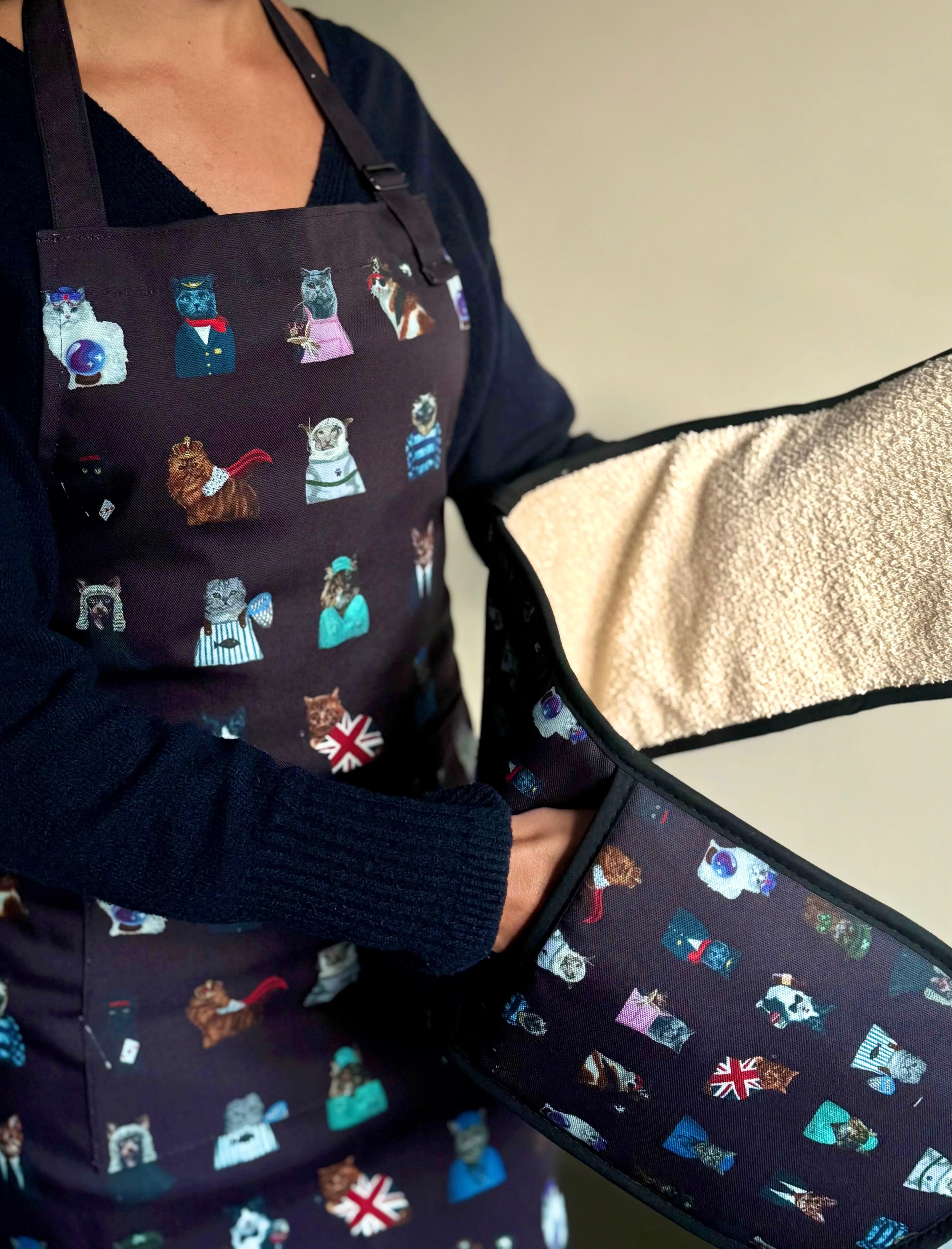 CATS Double Oven Gloves - Image 5