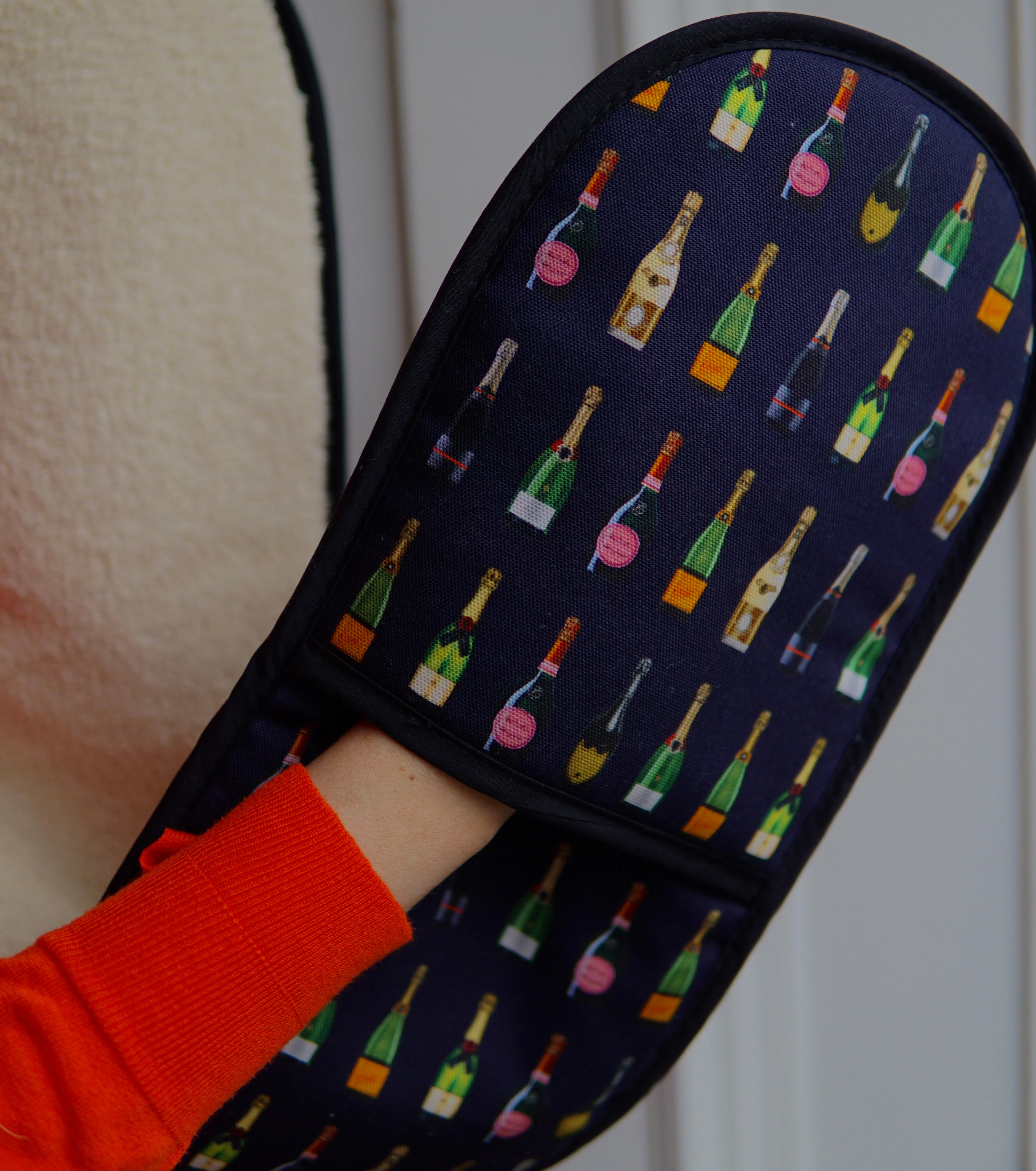 Champagne & Fizz Double Oven Gloves - Image 6
