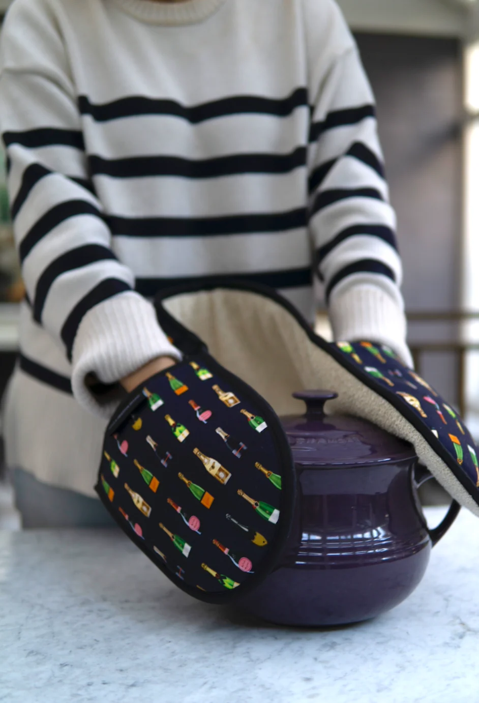 Champagne & Fizz Double Oven Gloves - Image 8