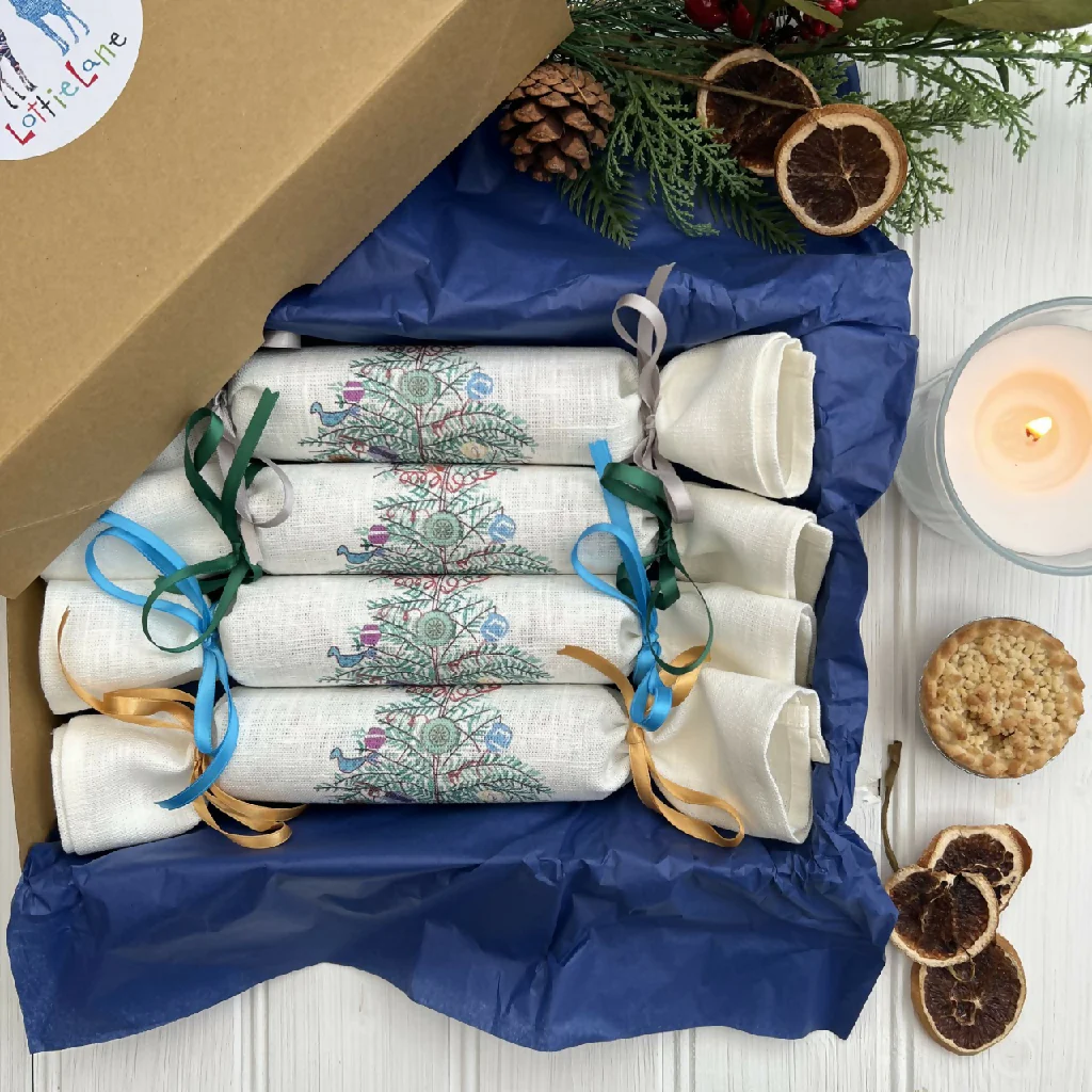 Christmas Tree Linen Napkin Crackers - Image 3