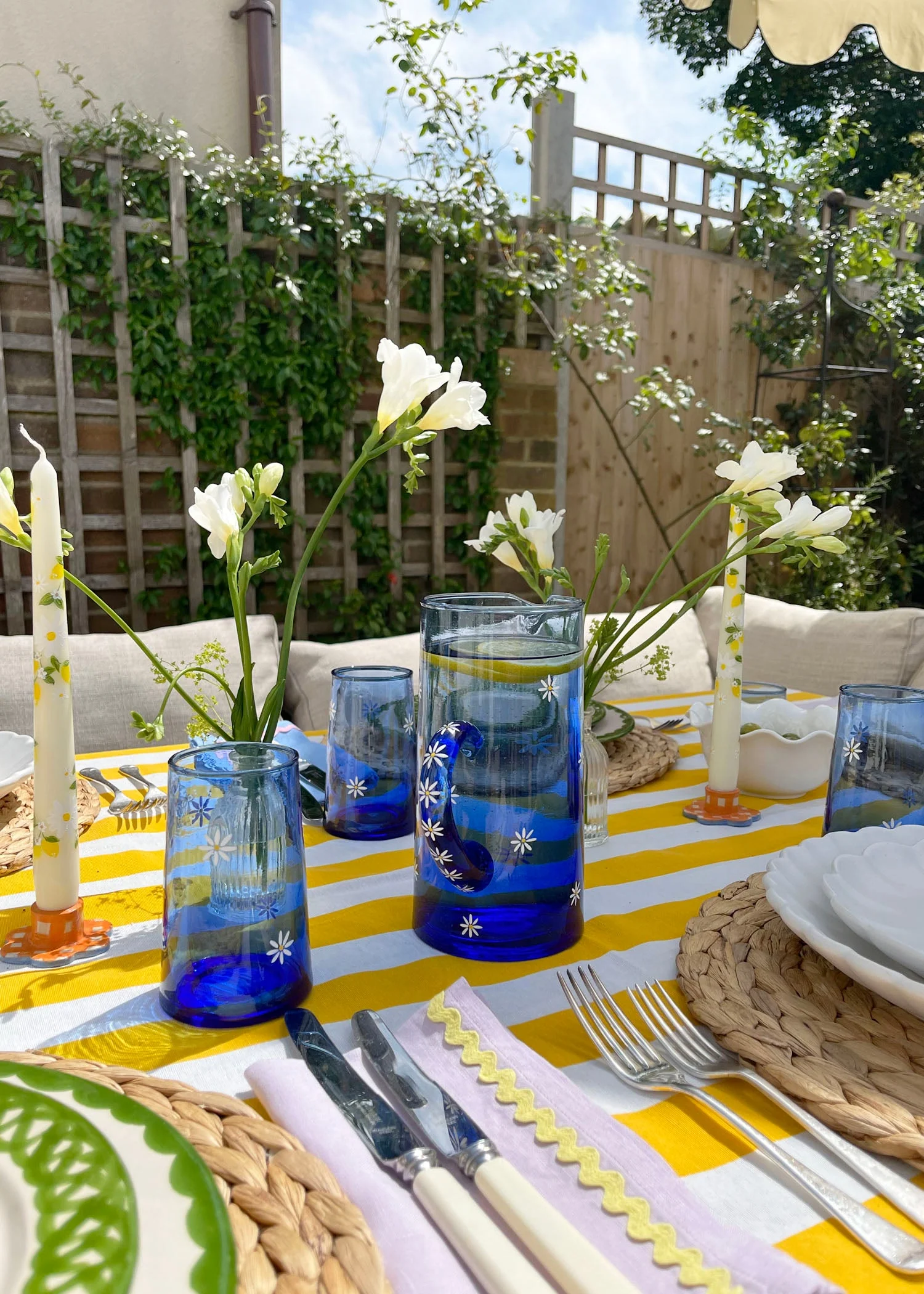 Daisy blue recycled glass jug - Image 6