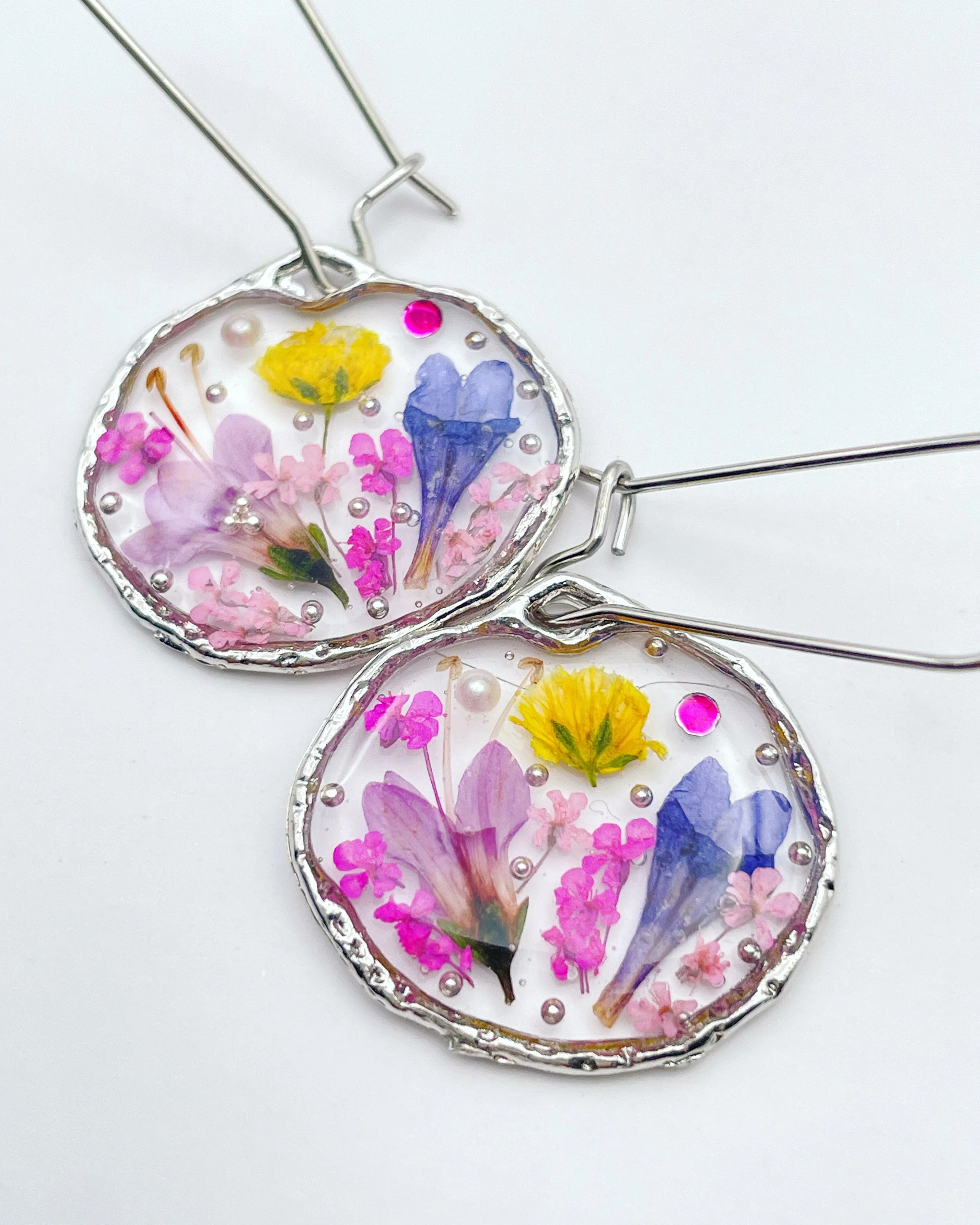 Dangle earrings with lavender and lily flowers - Image 3