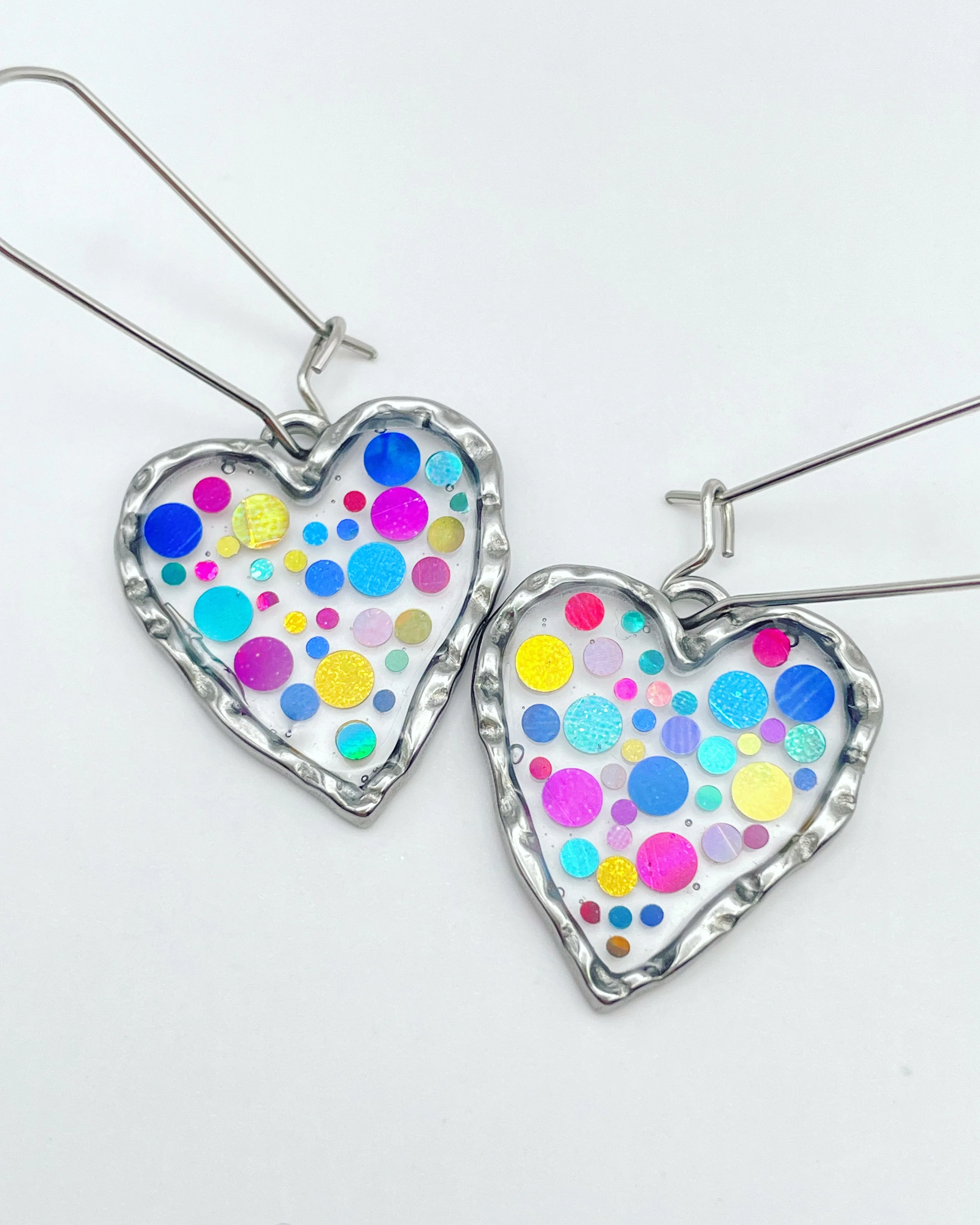 Disco heart earrings with colourful sparkles - Image 10