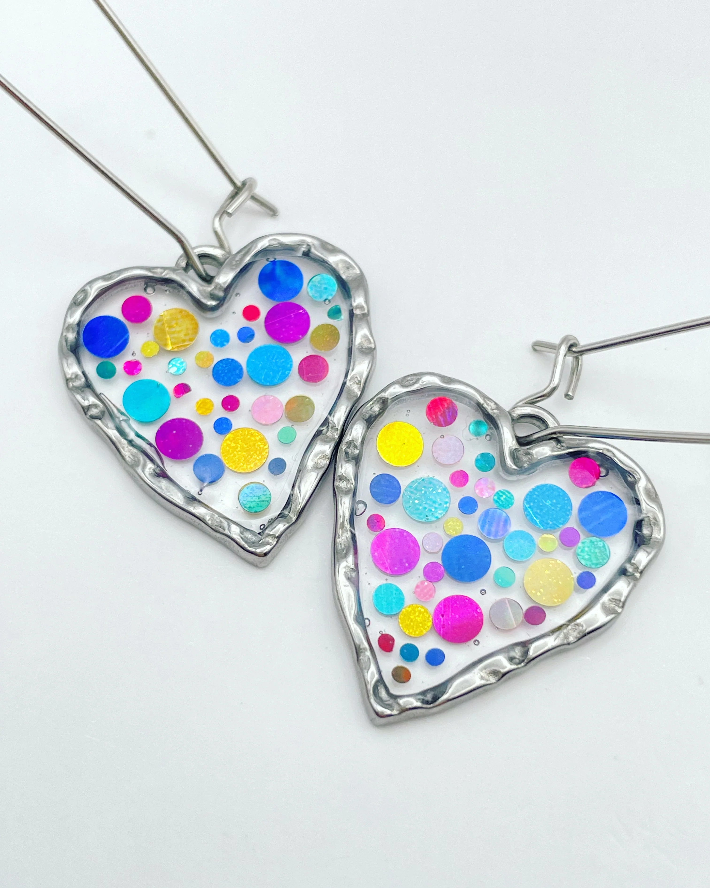 Disco heart earrings with colourful sparkles - Image 5