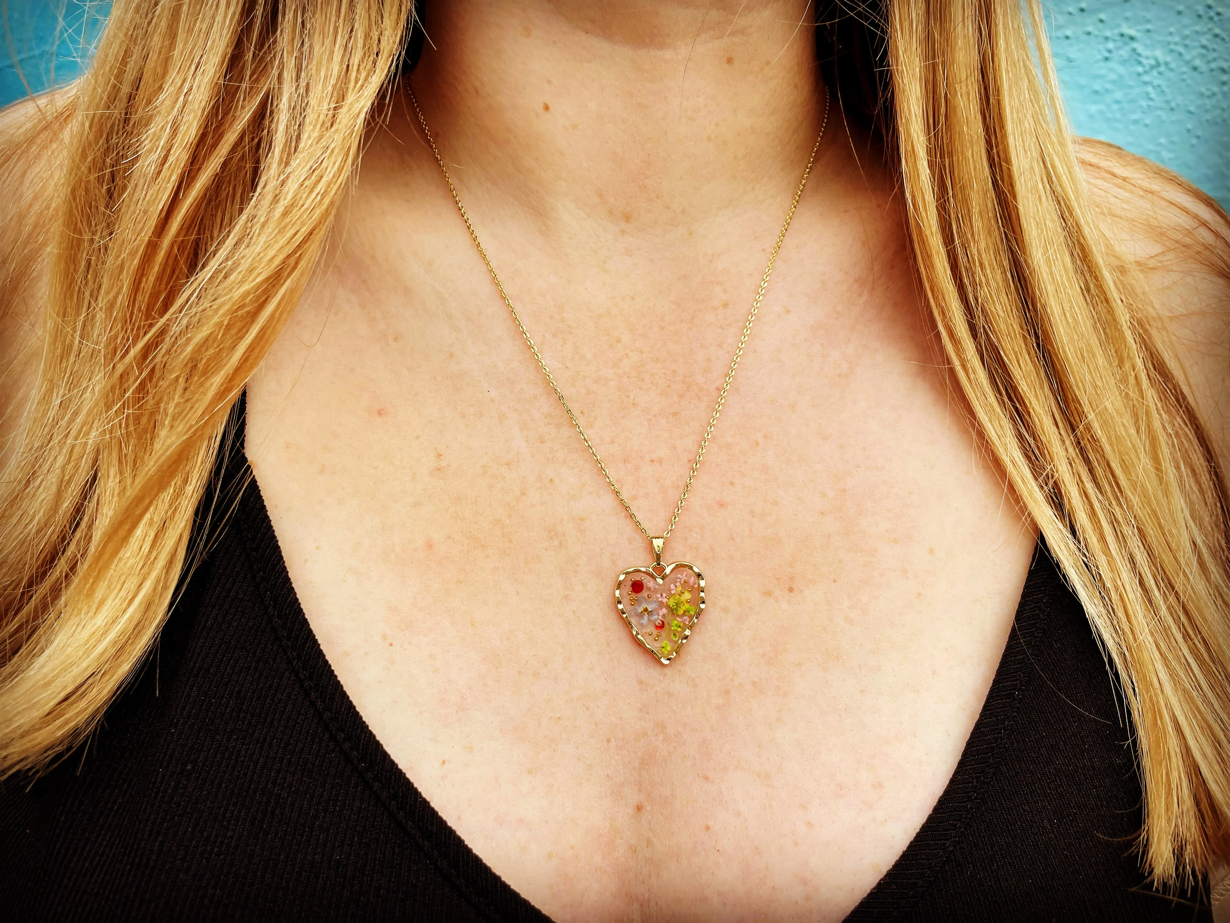 Disco heart necklace with colourful sparkles - Image 8