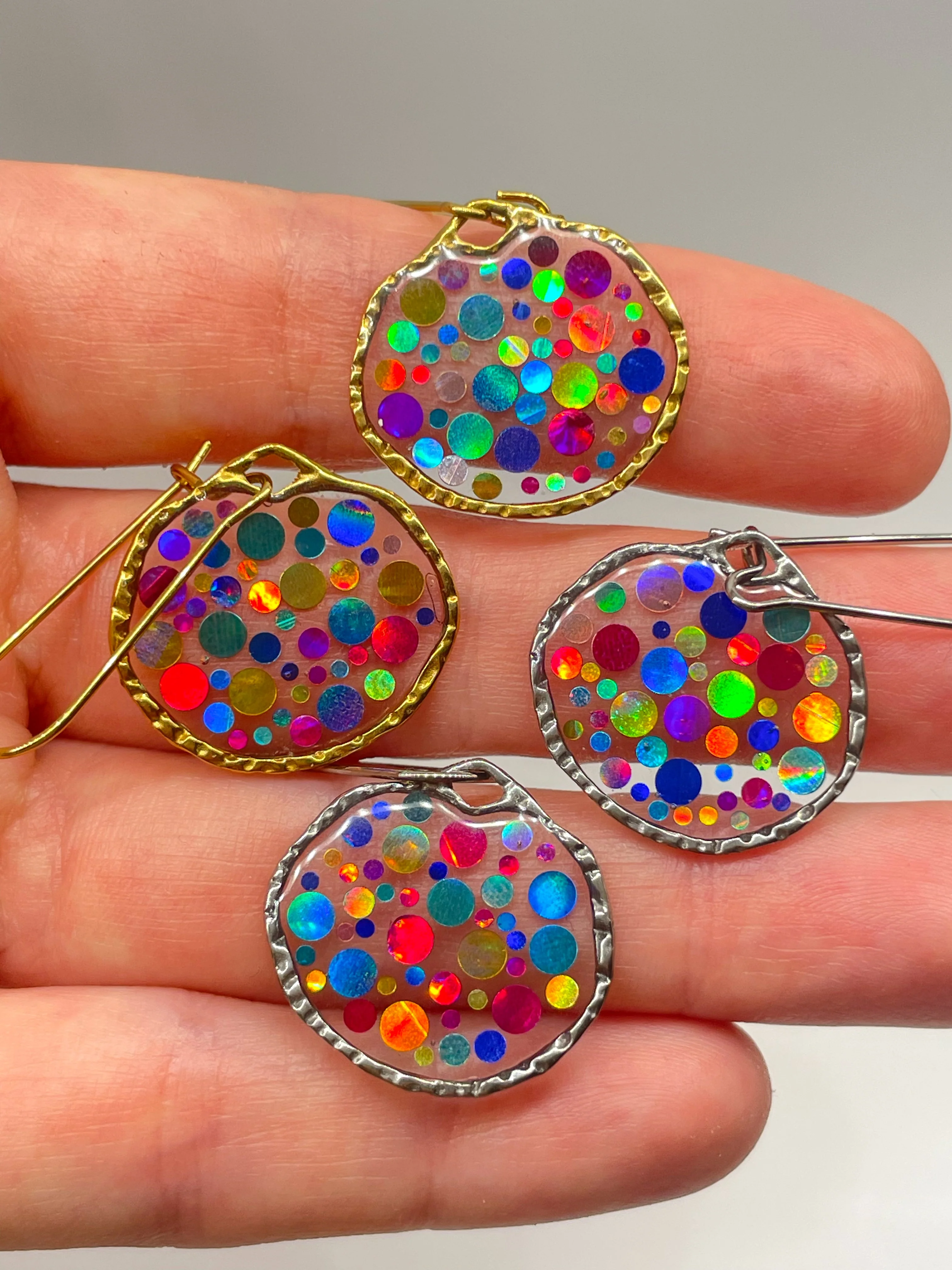 Small statement disco necklace with colourful sequins - Image 4