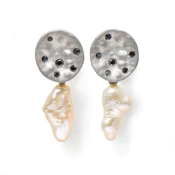 Earrings in 9k White Gold with White Pearl Drop and Black Diamonds - Image 2