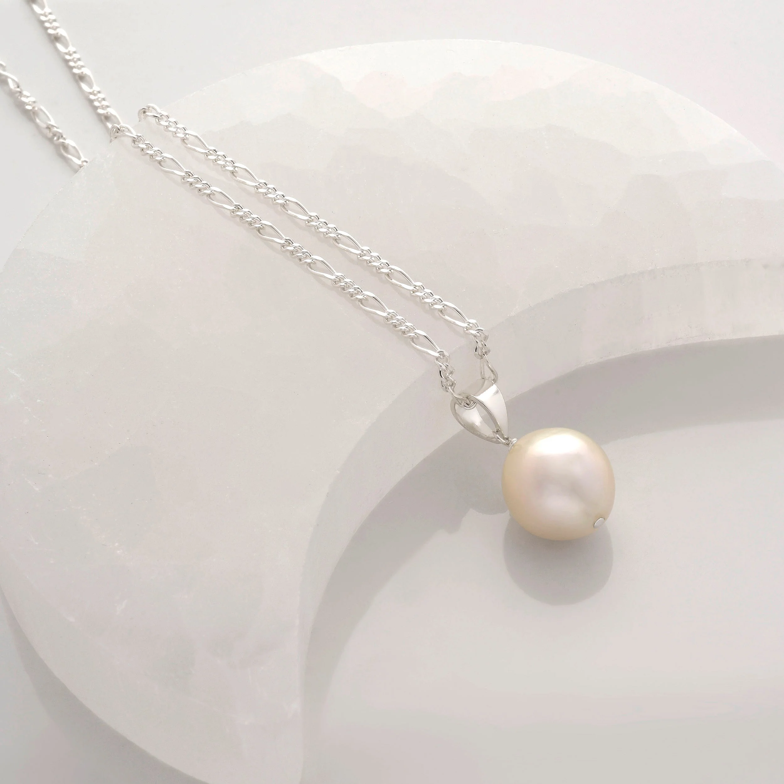 Ellen Large Pearl Necklace - Image 2