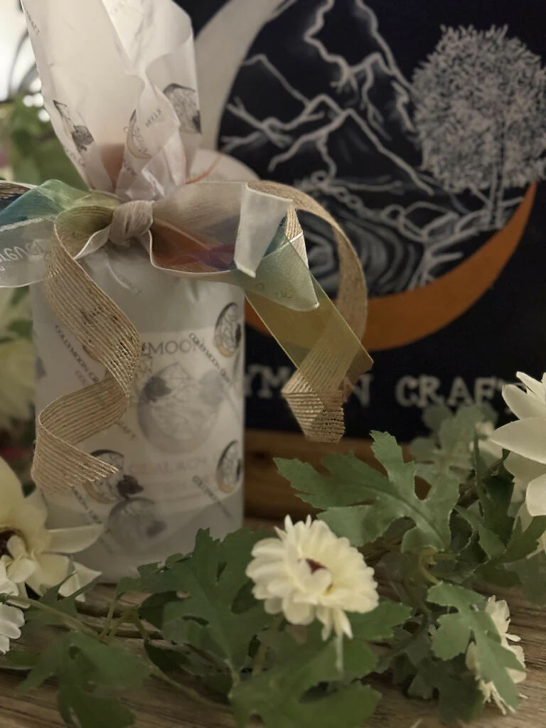 Gealach Úr - Delicate classic juniper and coriander Craft Gin - Image 2
