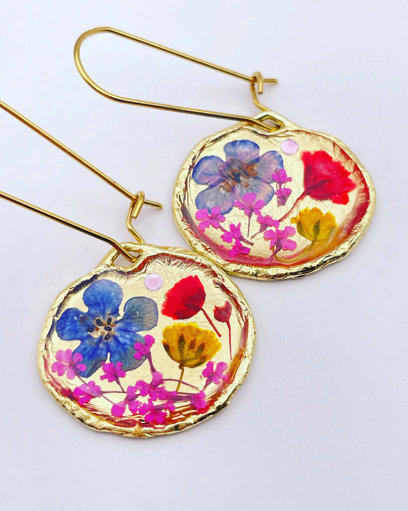 Gold necklace with poppy and blue flowers - Image 4