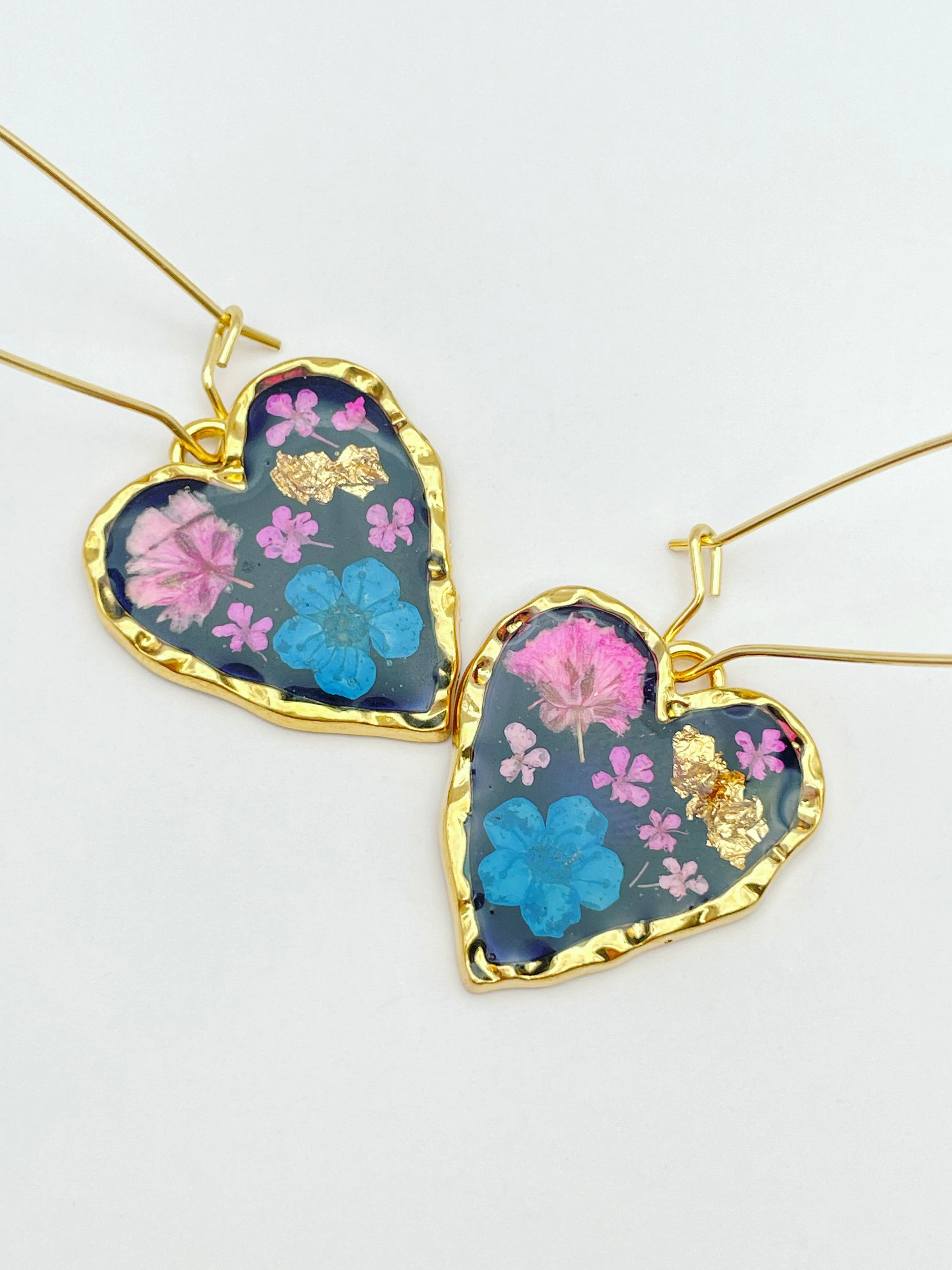 Gothic Heart Earrings With real Flowers - Image 4