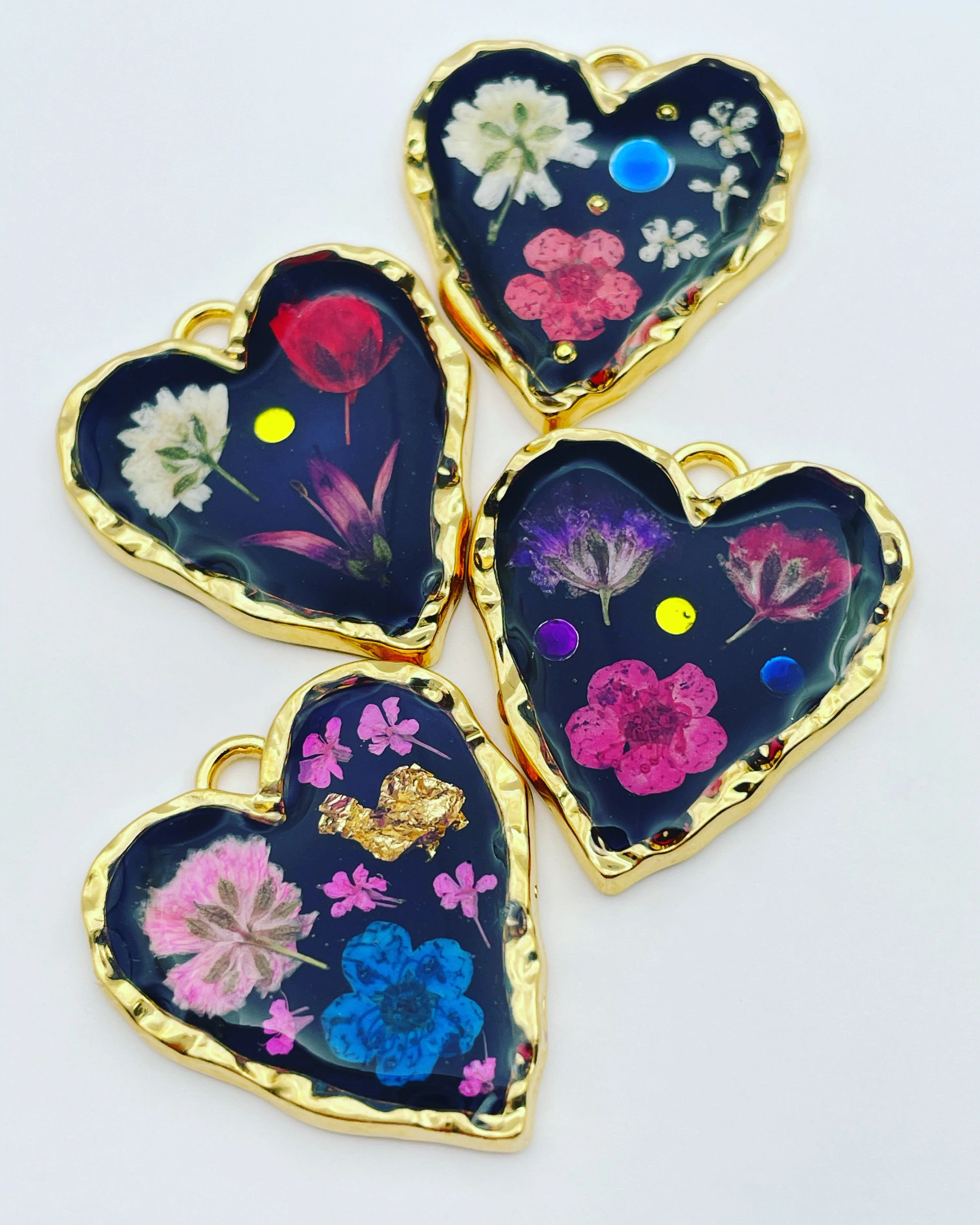 Gothic Heart Earrings With real Flowers - Image 6