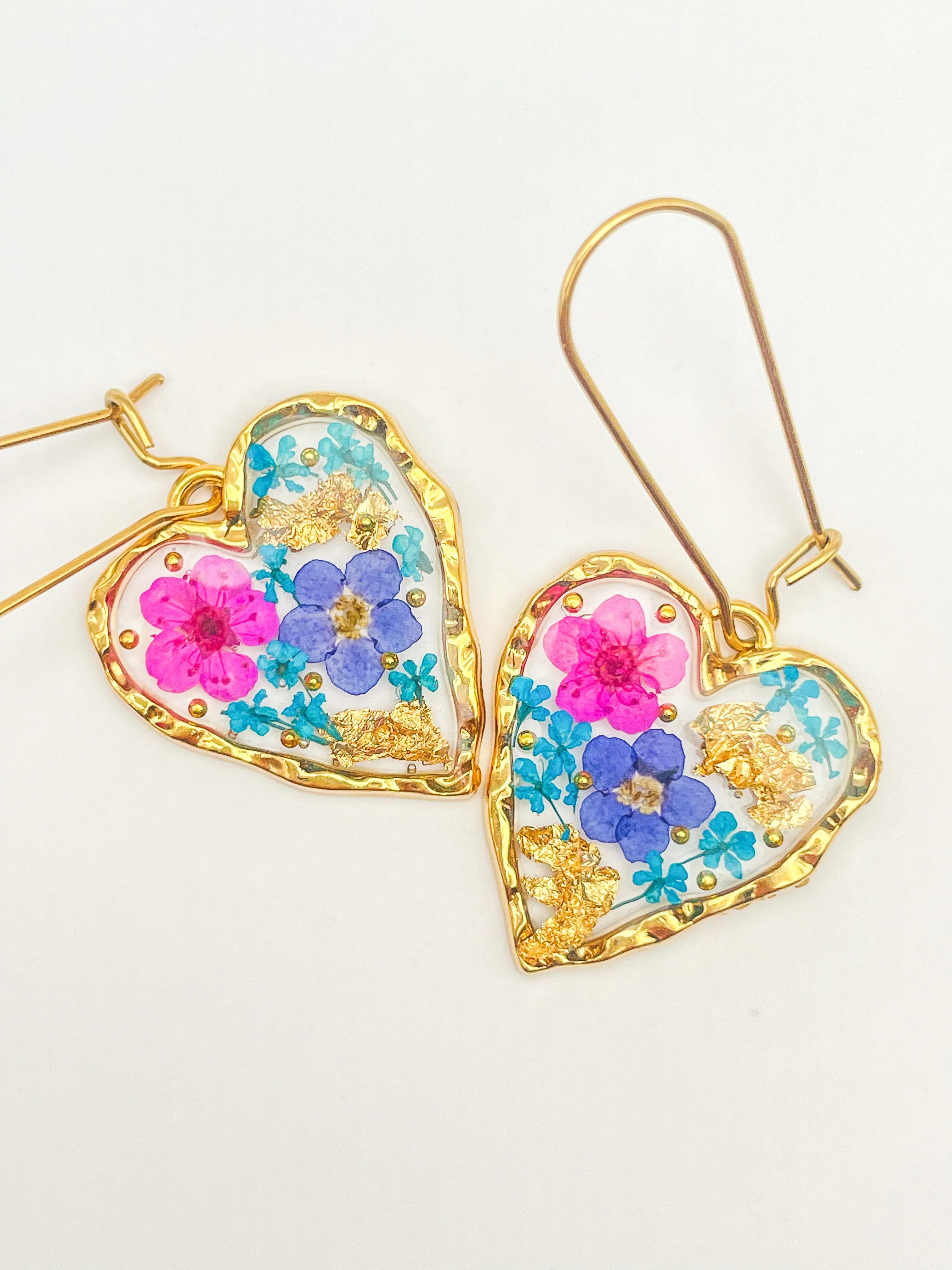 Heart earrings with forget-me-not and pink flowers - Image 4