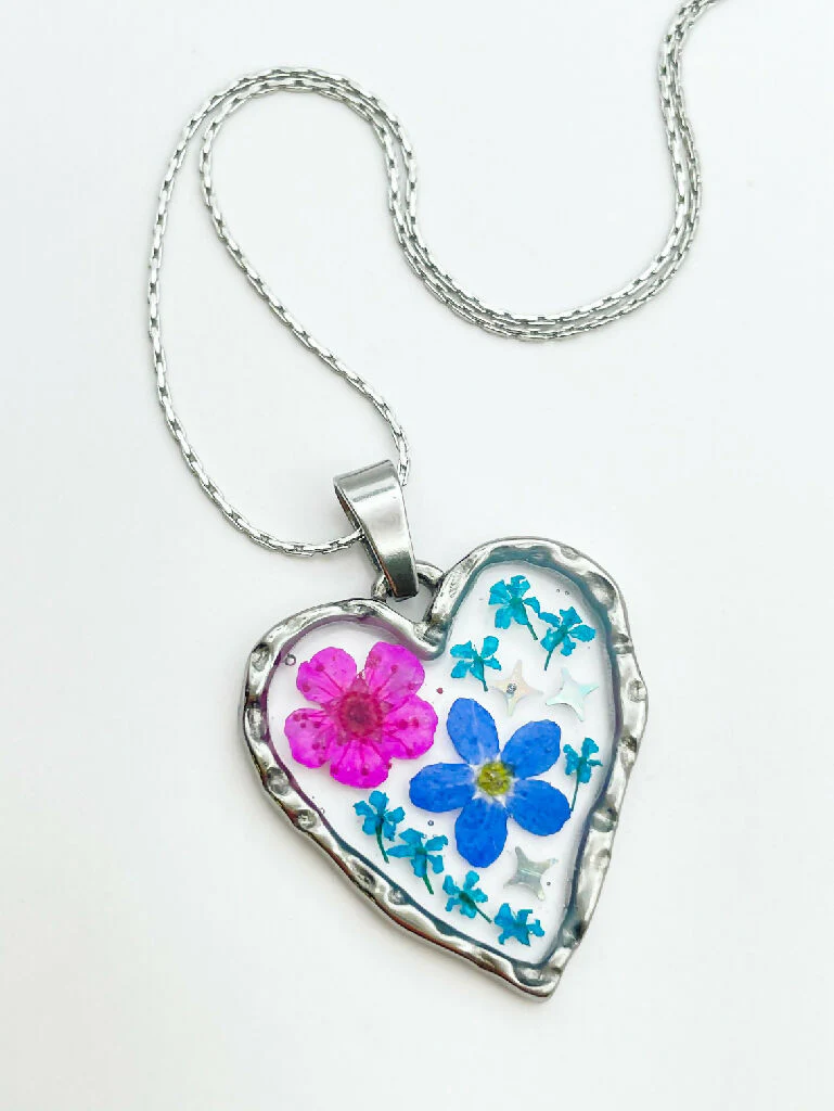 Heart earrings with forget-me-not and pink flowers - Image 5
