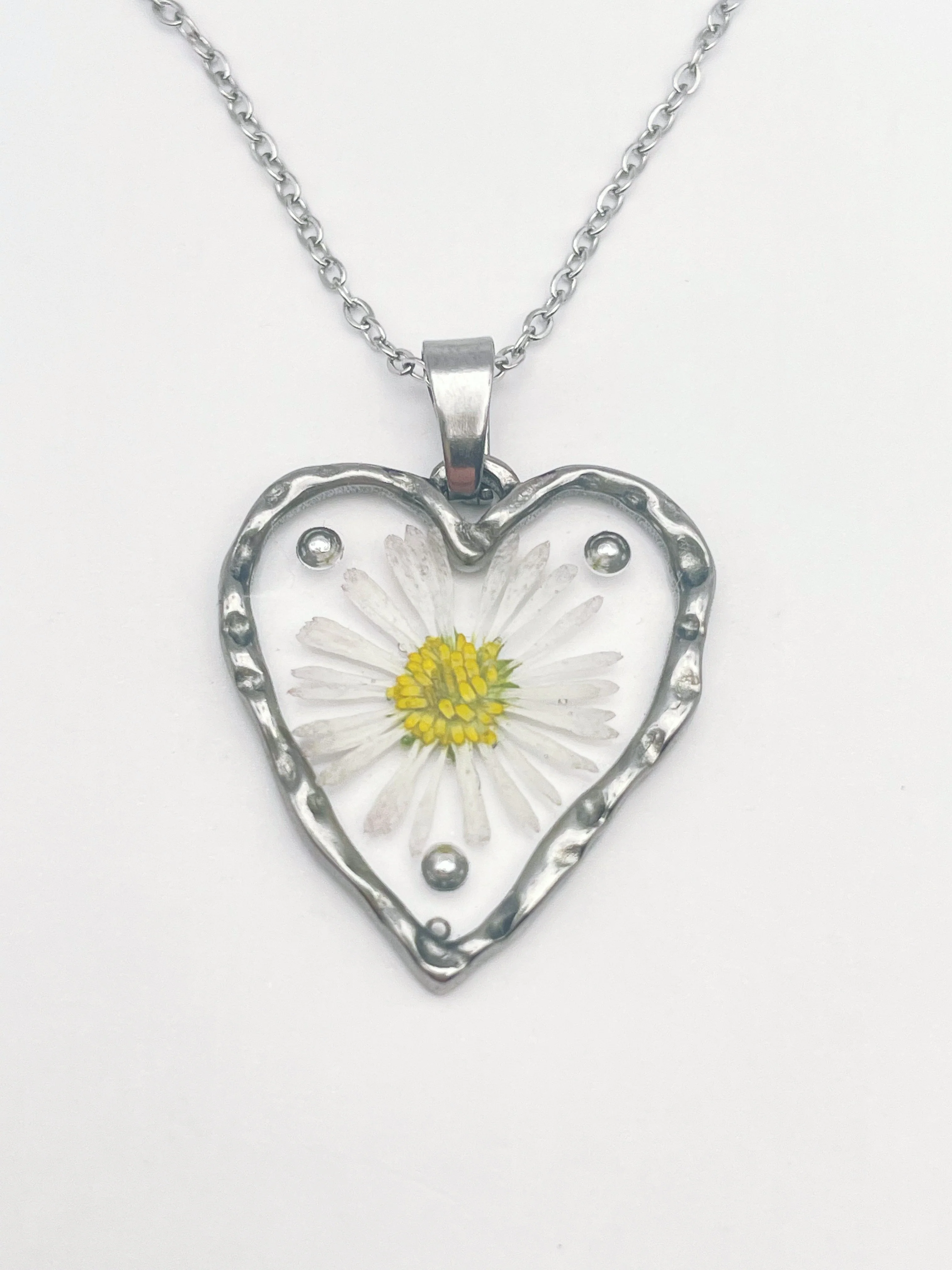 Heart necklace with daisy flowers and silver beads