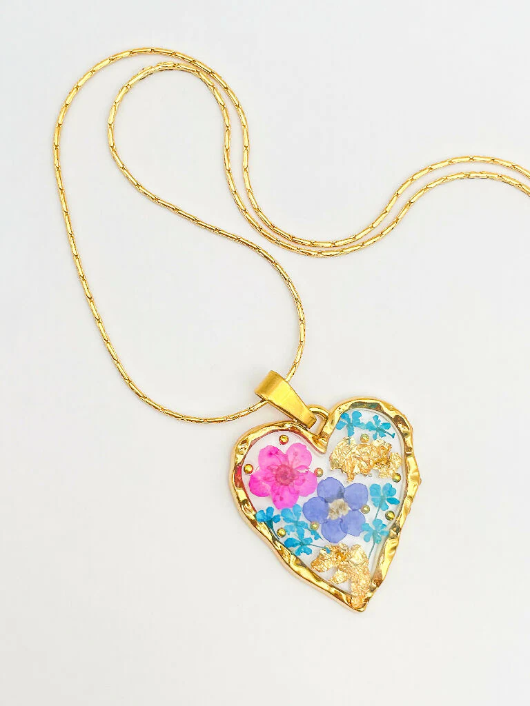 Heart necklace with forget-me-not and pink flowers - Image 3