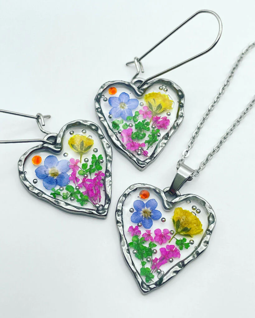 Heart necklace with forget-me-not flowers - Image 3