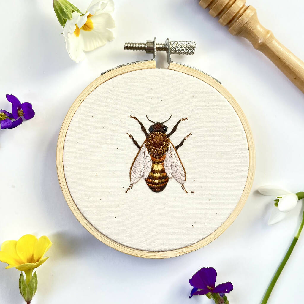 Honey Bee Silk Shading Embroidery Kit - Image 2