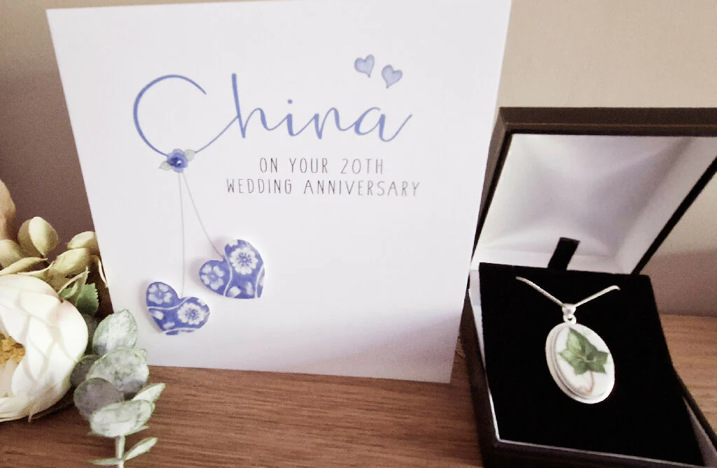 Ivy leaf broken china pendant Anniversay gift - Image 9