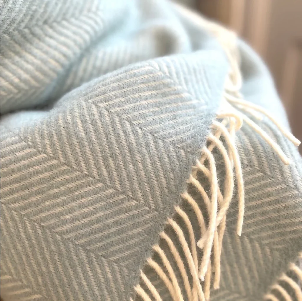 LAMBSWOOL THROW - DUCK EGG