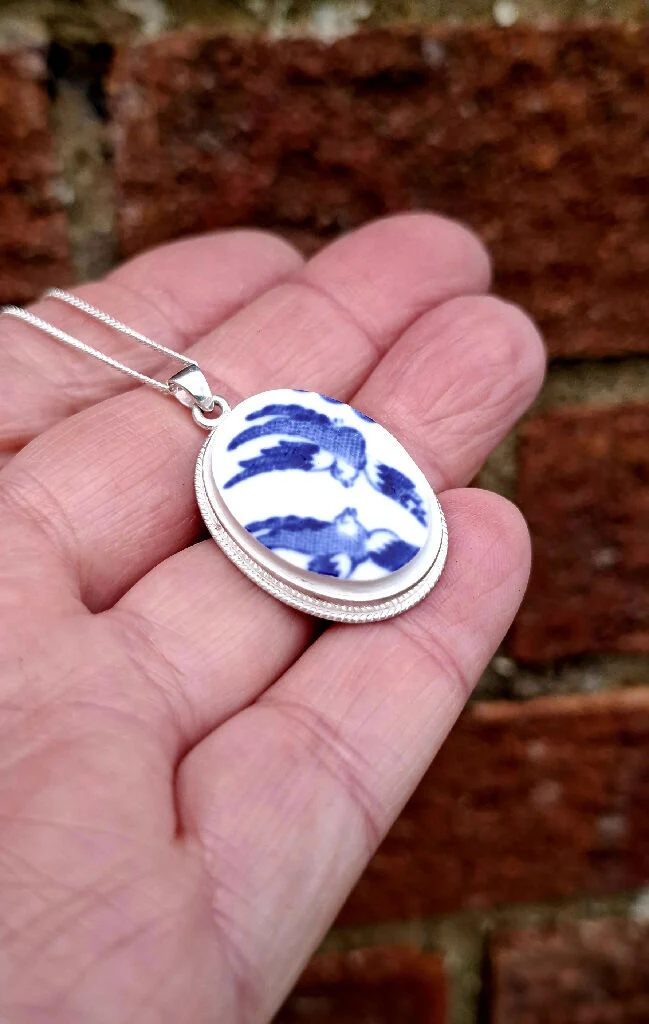 Love birds Willow pattern pendant - Image 4