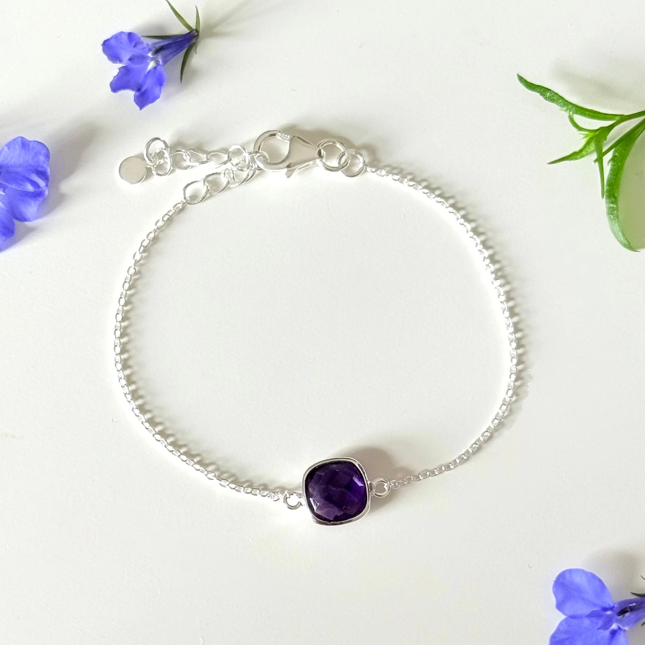 Minimal Adjustable Bracelet in Sterling Silver with a Square-Shaped Amethyst Gemstone - Image 3