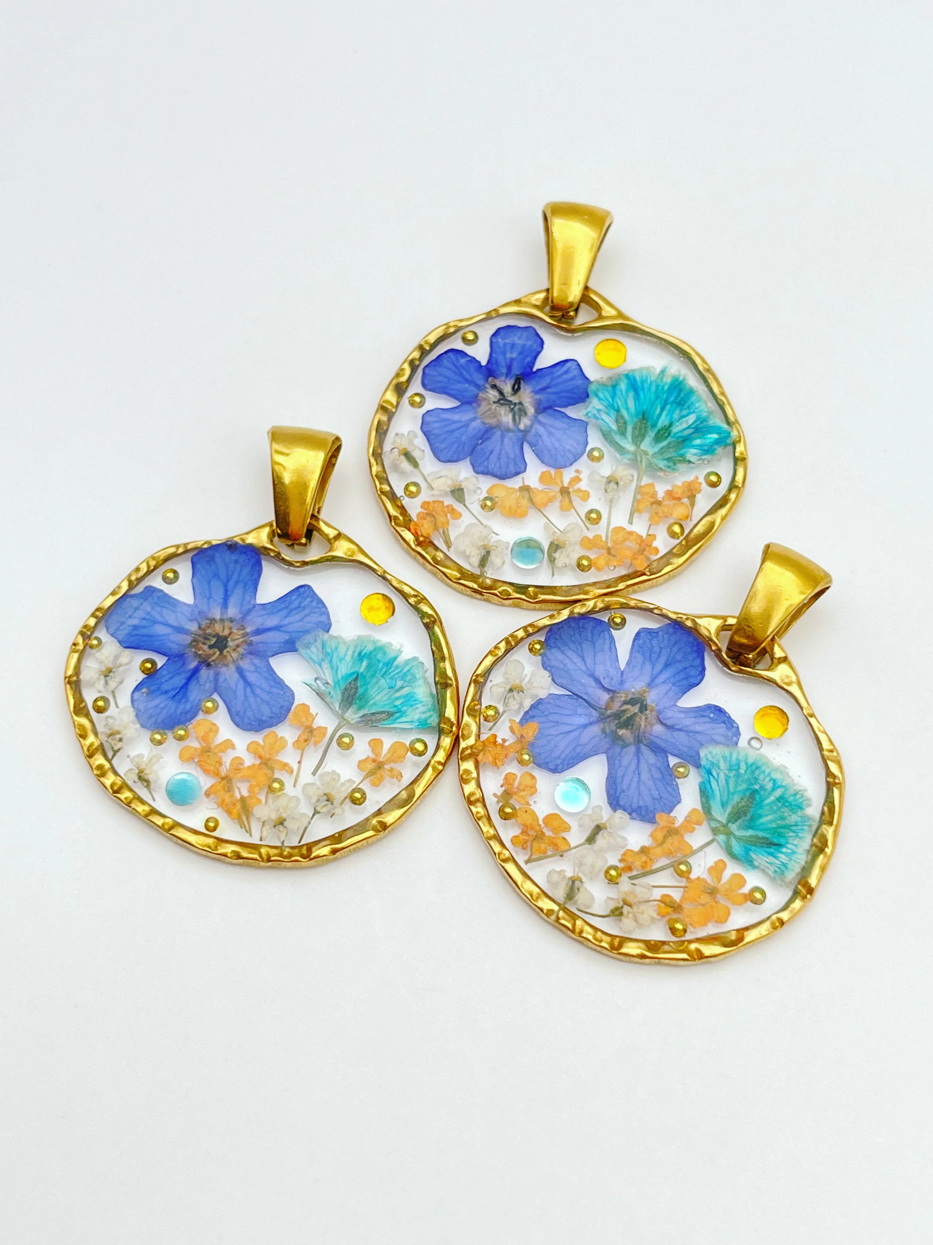 Necklace with flowers in vintage colours - Image 5
