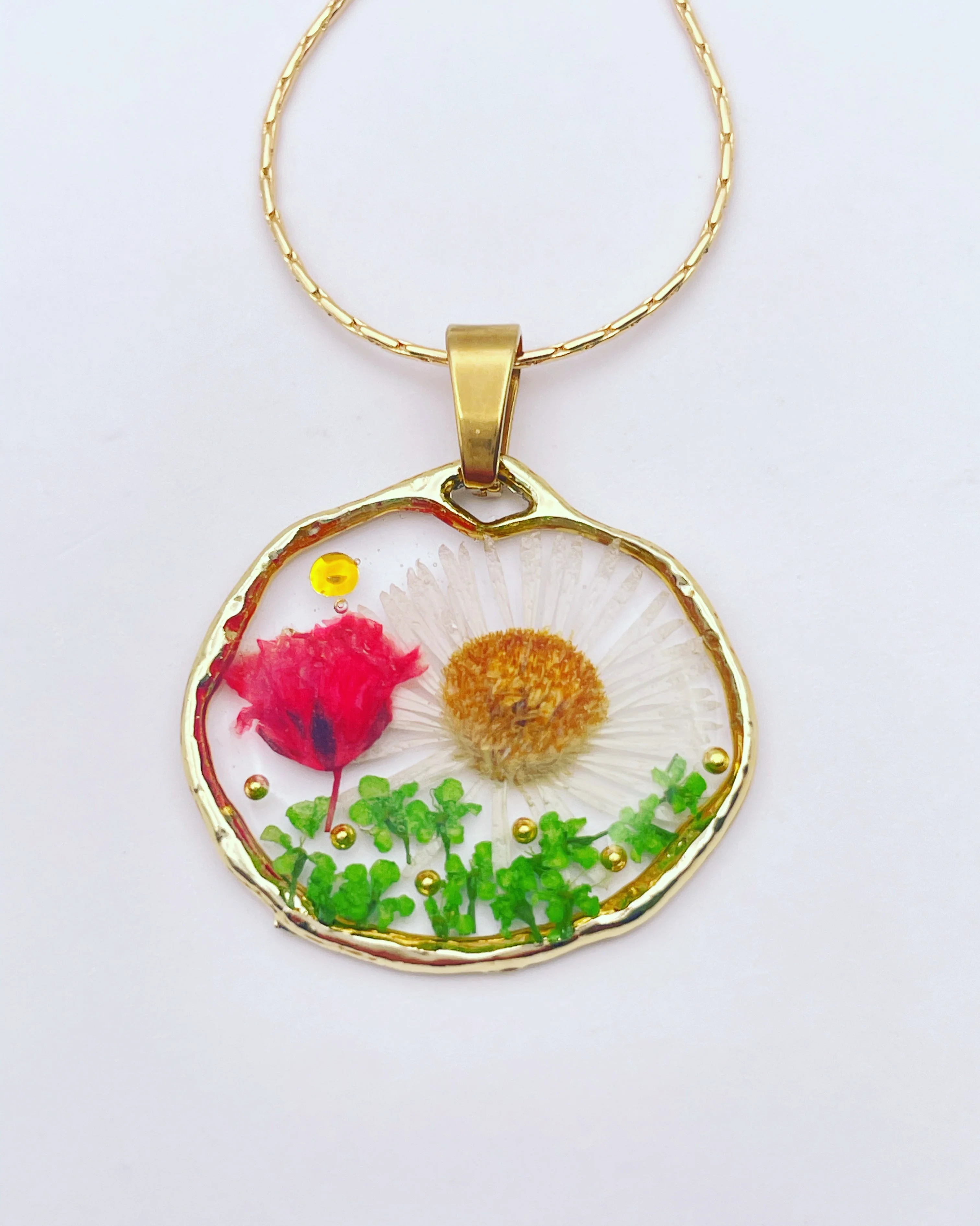 Necklace with poppy and daisy flowers