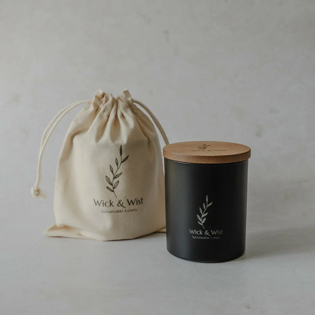 No. 07 Japanese Plum & Rhubarb Luxury Candle - Image 4