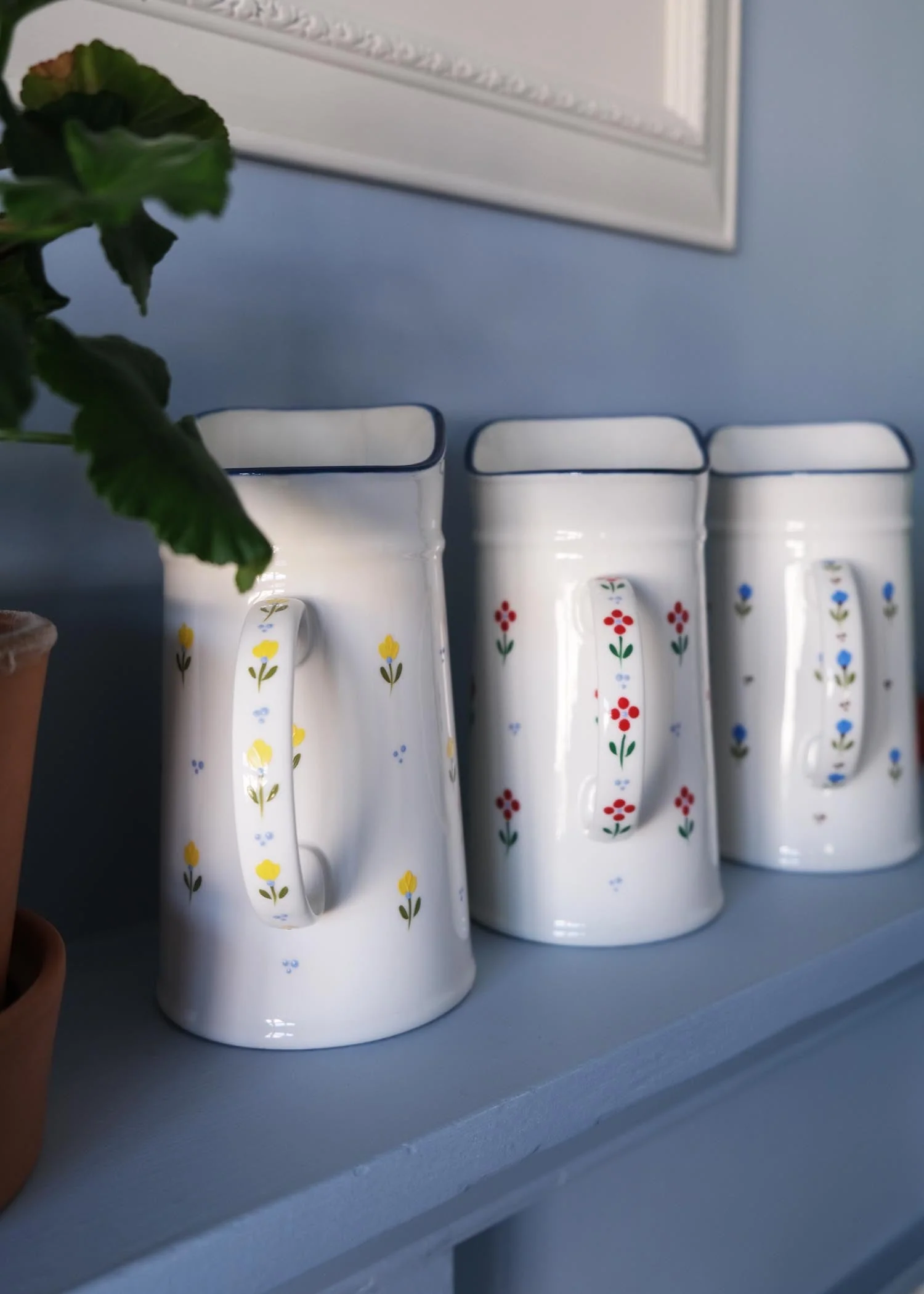 Red flower ceramic jug - Image 5