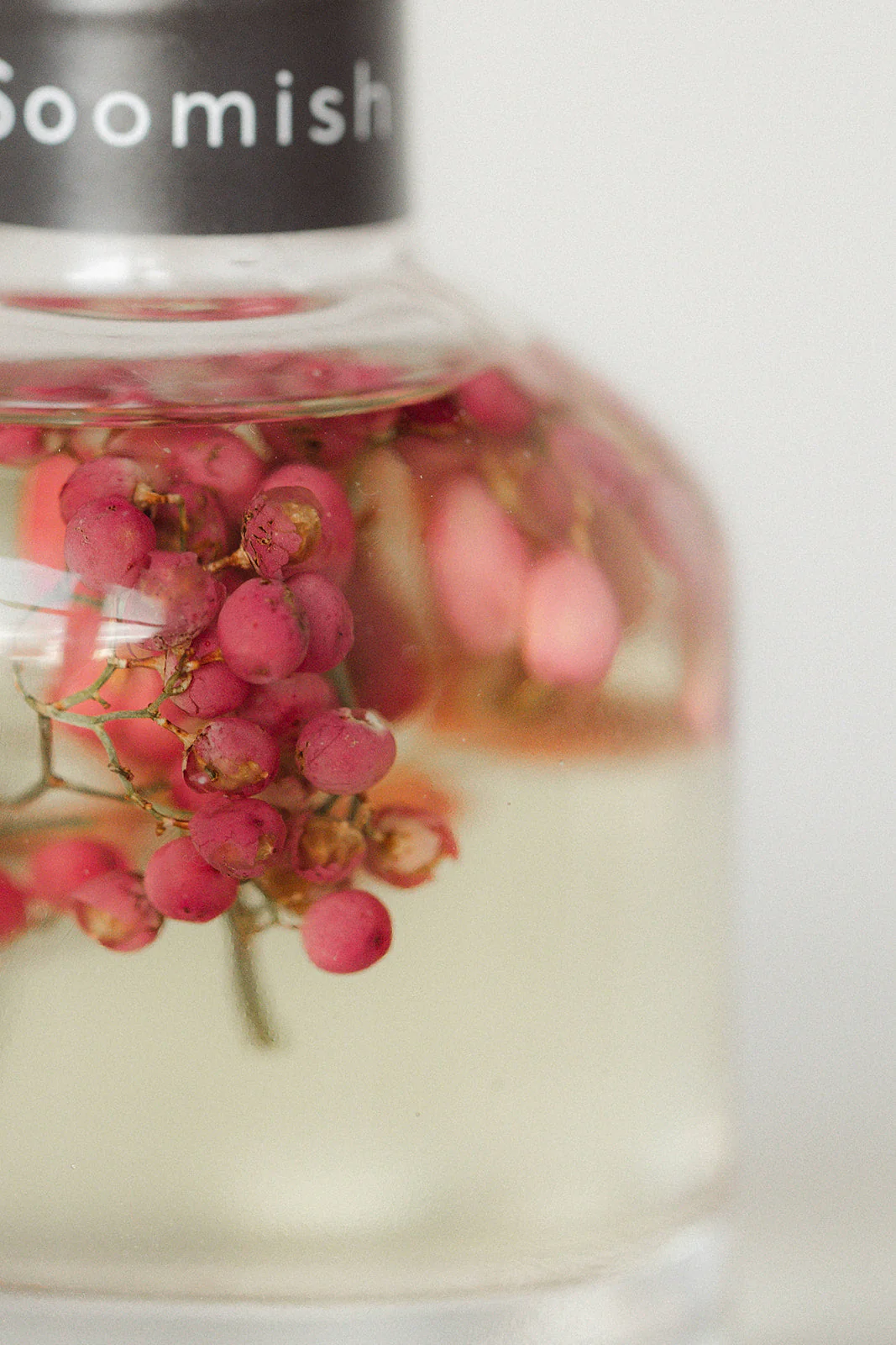 Rich Rhubarb & Ripe Fruits Botanical Reed Diffuser - Image 5