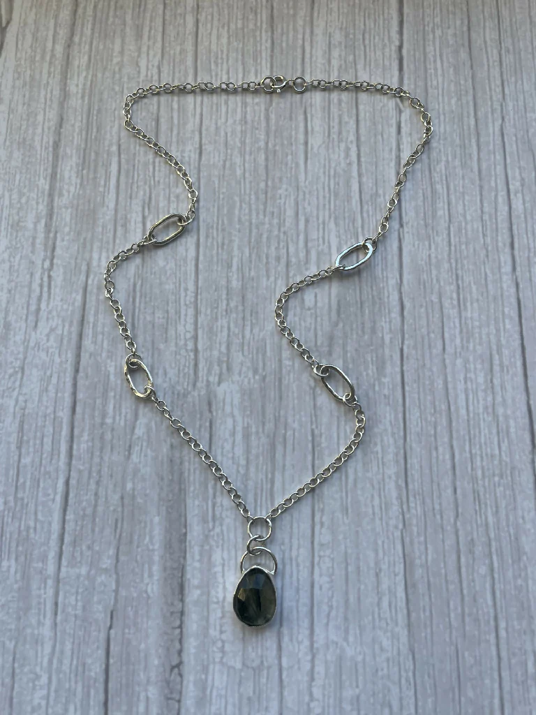 Rutilated Green Quartz necklace with paperclip chain detail - Image 4