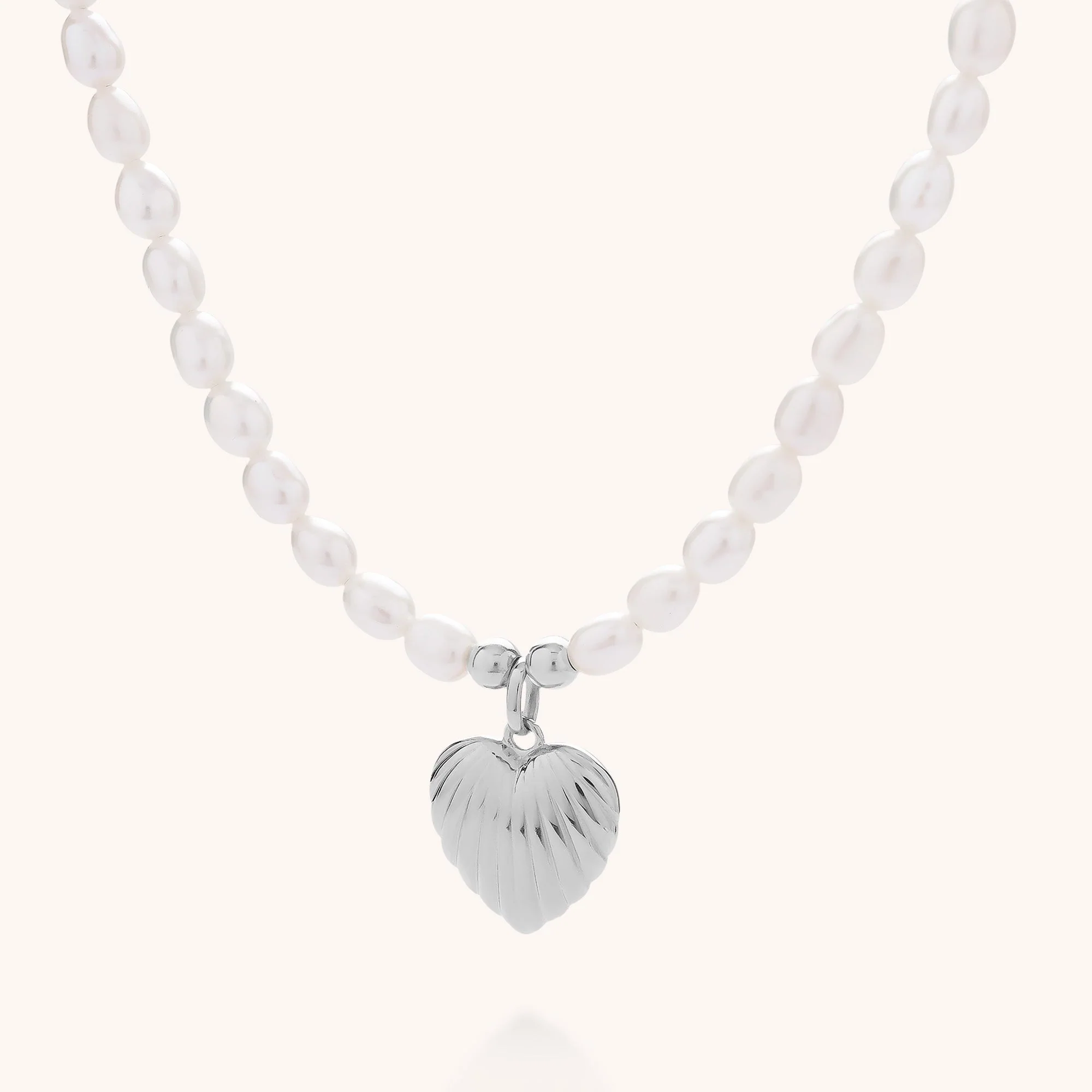 Scallop Heart White Pearl Necklace - Image 3