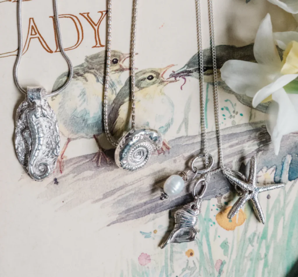 Silver Seahorse Pendant Necklace - Image 3