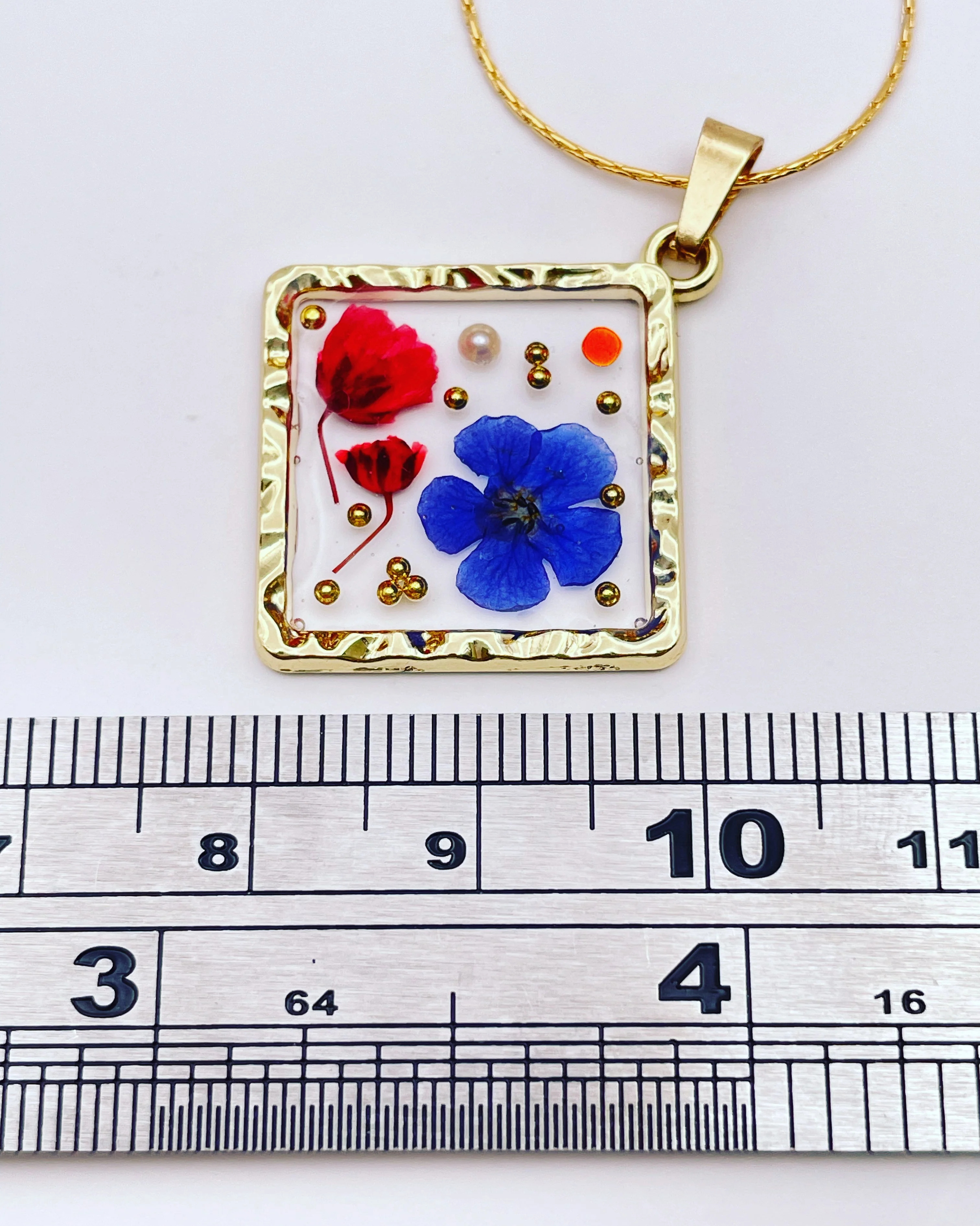 Square necklace with poppy and blue flowers - Image 7