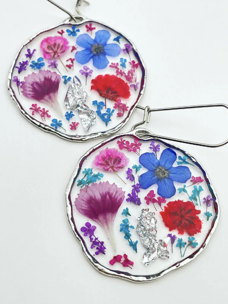 Statement earrings with colourful flowers in silver - Image 2
